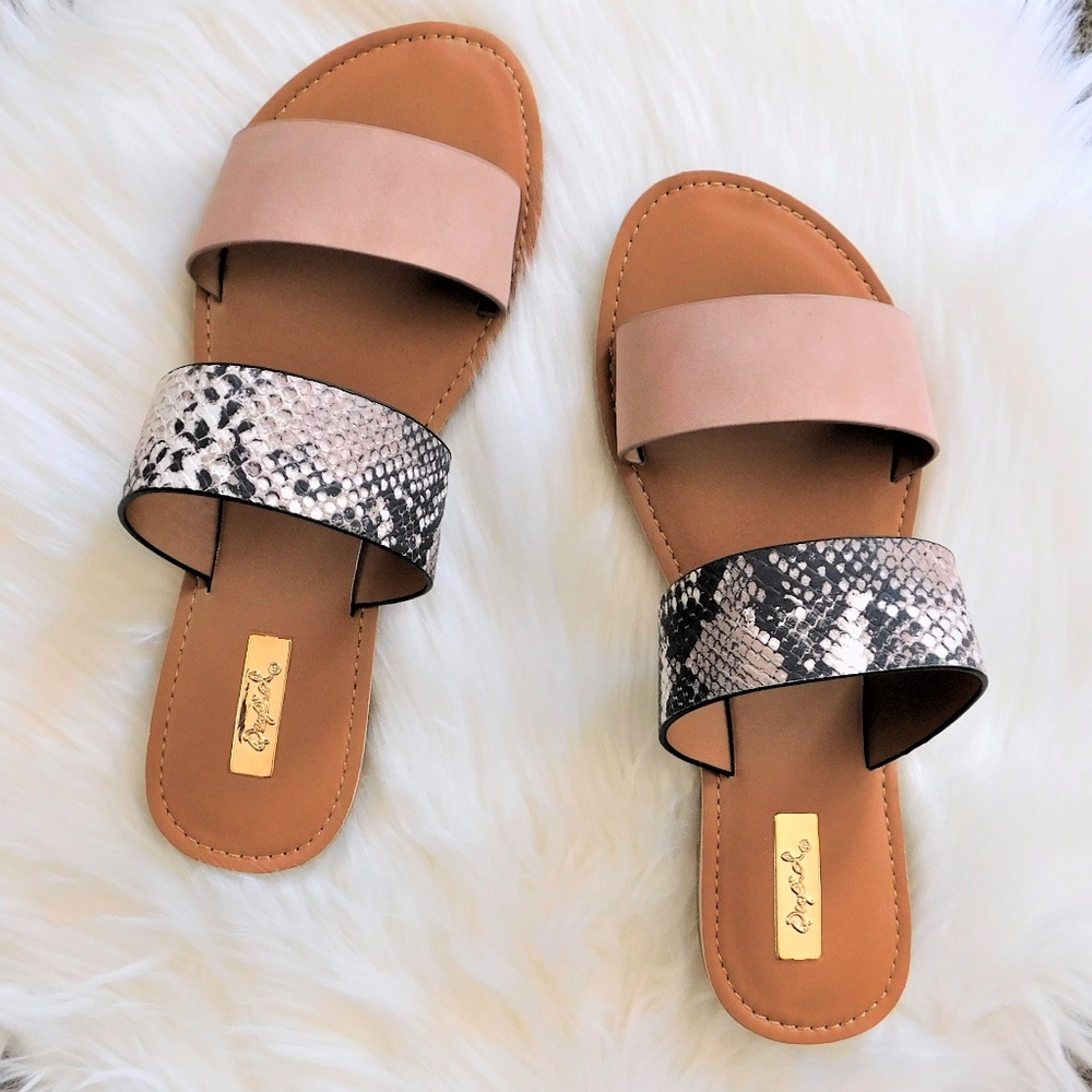 ⚠CLOSEOUT⚠ Qupid Blush &Snake Vegan Leather Sandal - Picture 2 of 5